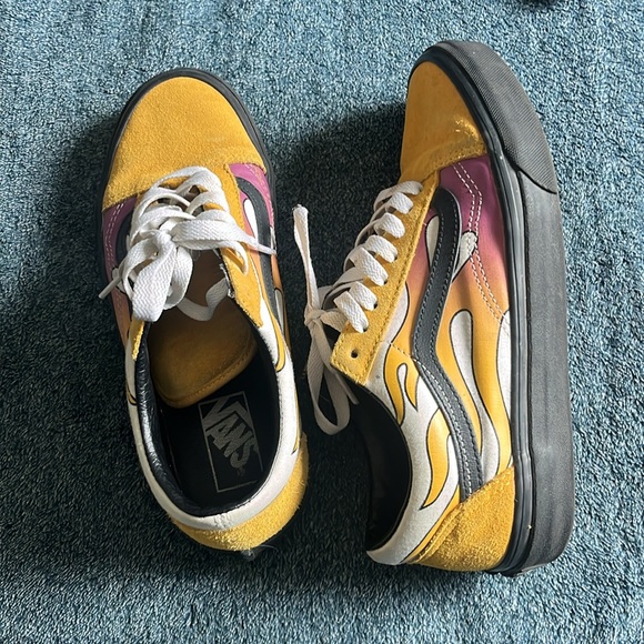 Vans - Picture 2 of 3